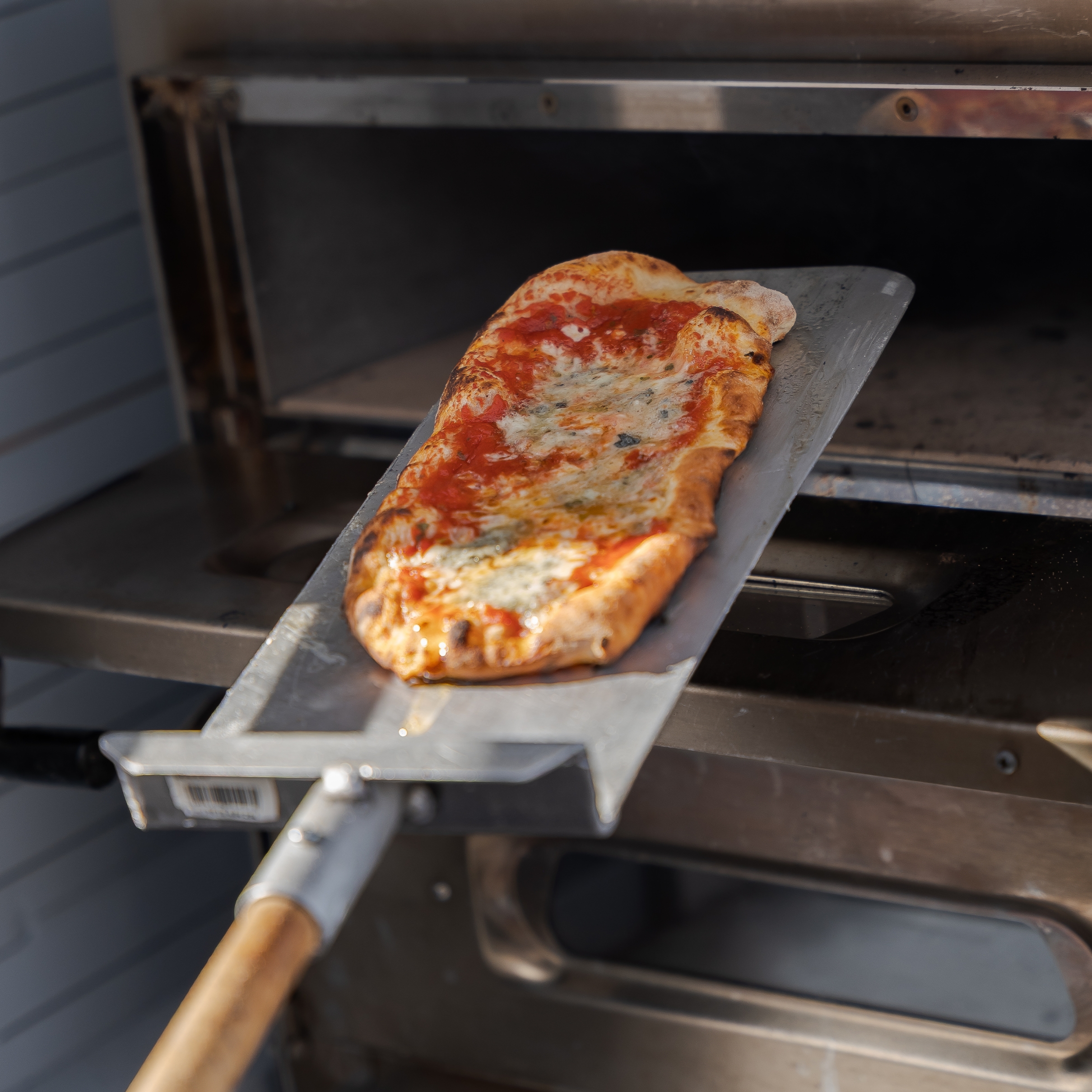 uittotunnelinkahvila lankkupizza